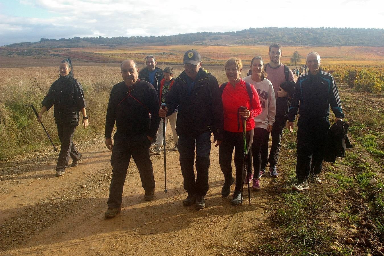 Alrededor de 150 personas estaban inscritas para tomar parte en una nueva edición de la 'Marcha de otoño', que tuvo lugar en Cenicero