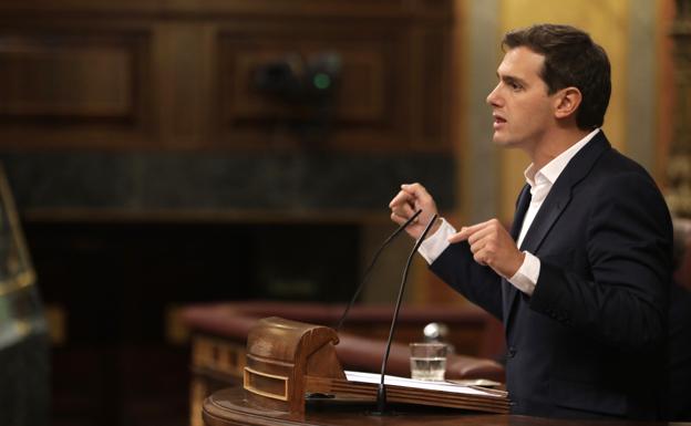 El líder de Ciudadanos, Albert Rivera, durante el pleno del Congreso de este martes. 