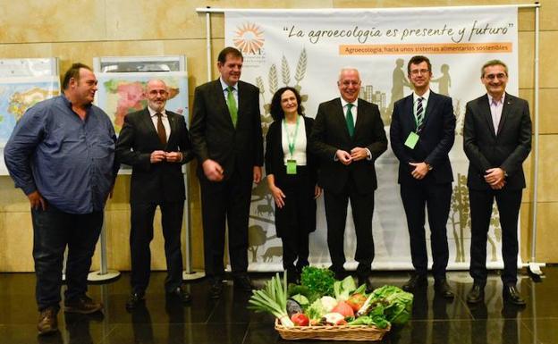 Organizadores del congreso sobre agricultura ecológica. 