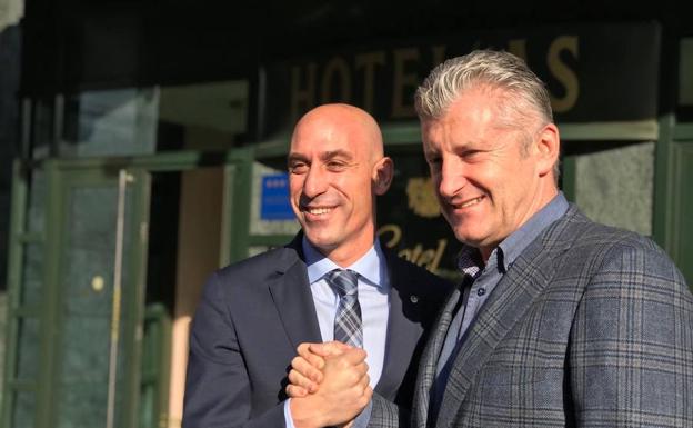 Luis Rubiales y Davor Suker, en Zagreb. 