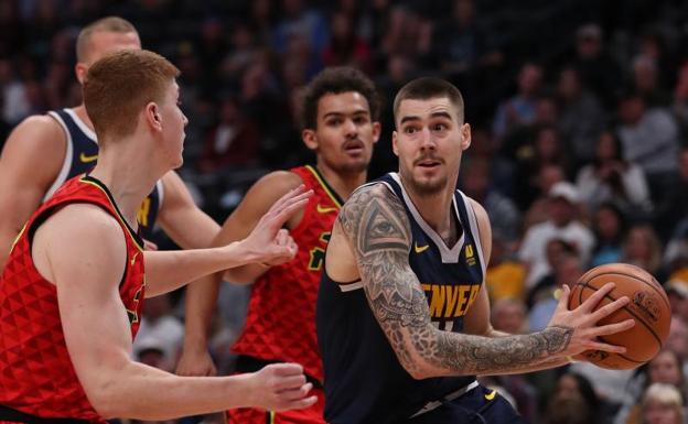 Juancho Hernangómez, en una acción del partido ante los Hawks. 