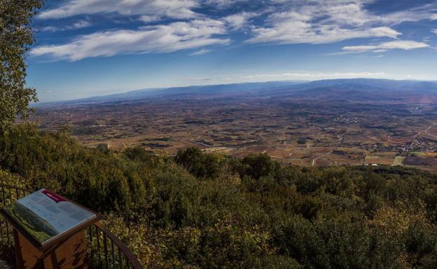 El Balcón de La Rioja. Panorámica de la sonsierra y el valle del Ebro desde el puerto de Herrera.