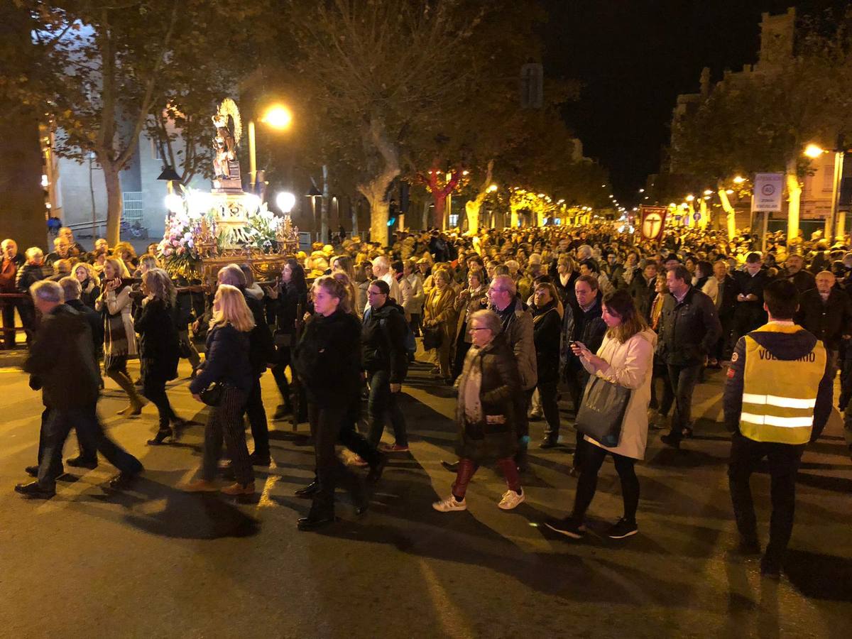 Miles de personas participaron en la procesión por las calles de Logroño.