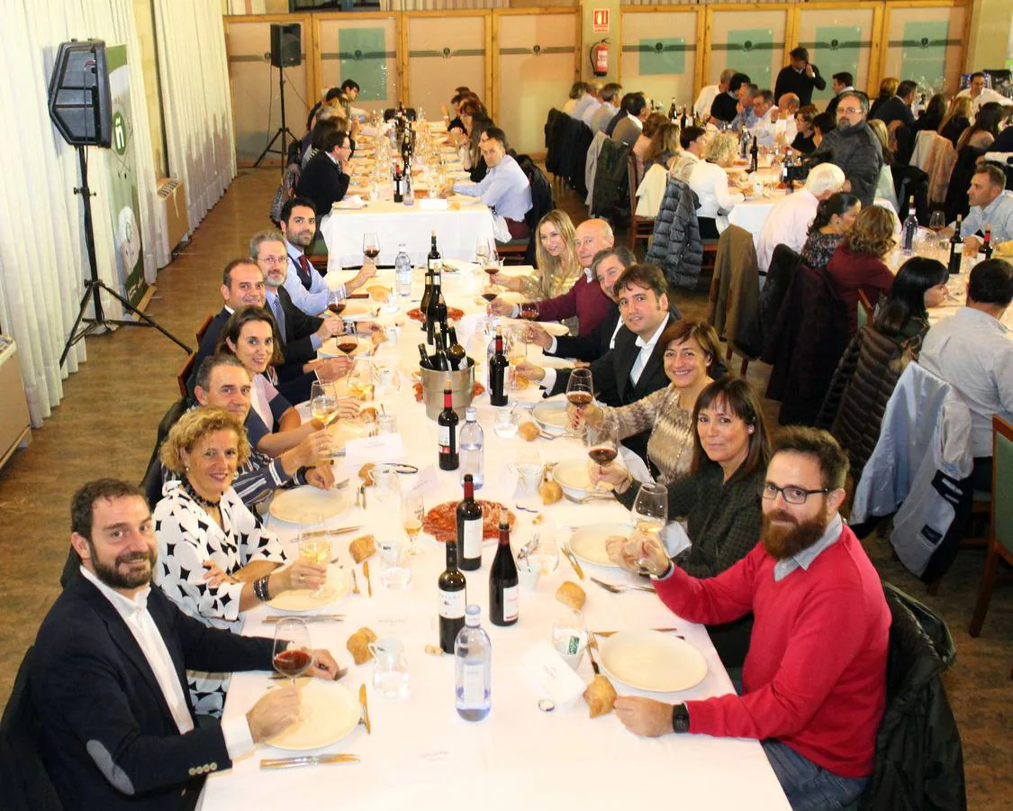 La Liga de Golf y Vino terminón con una cena alla que asistieron jugadores, organización y patrocinadores.