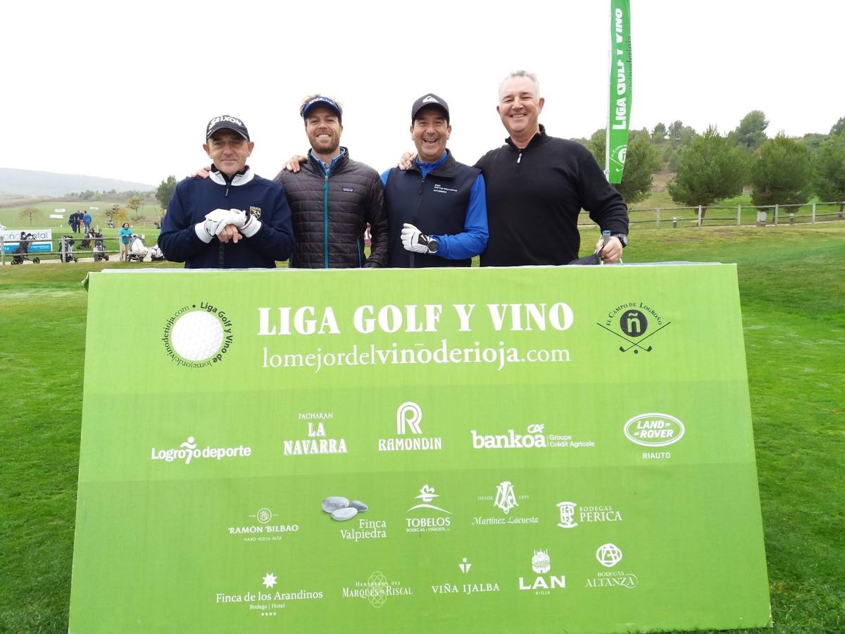 Imágenes de la salida de la final de la Liga de Golf y Vino de lomejordelvinoderioja.com.