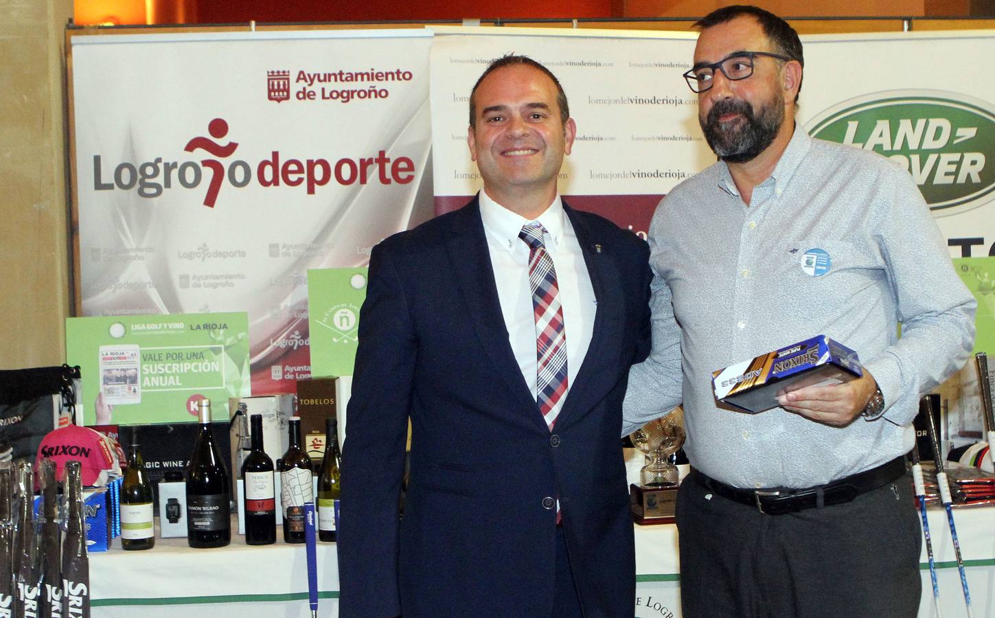 Tras la cena, los ganadores recibieron sus premios.