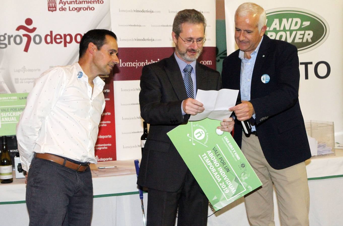 Tras la cena, los ganadores recibieron sus premios.