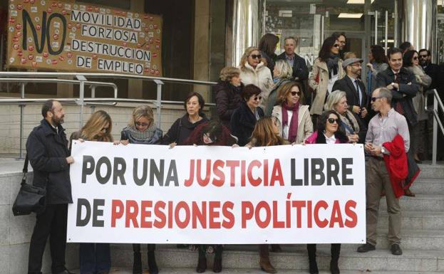 Concentración en los juzgados de Plaza de Castilla en Madrid por la huelga de jueces y fiscales.