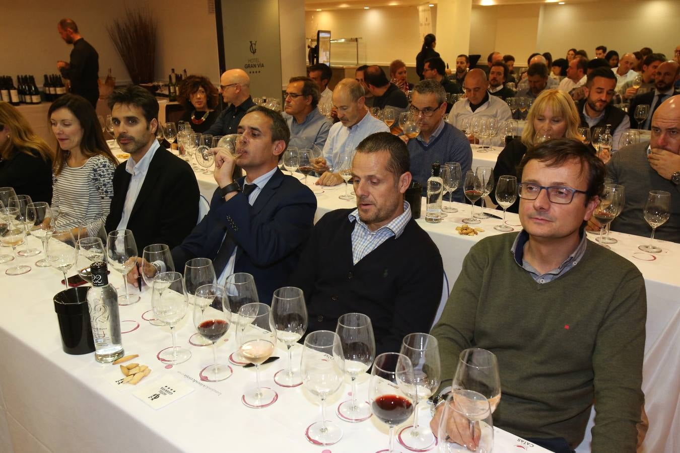 Lleno en la cata de lomejordelvinoderioja.com