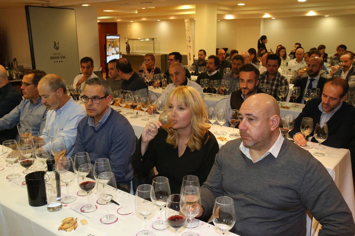 Lleno en la cata de lomejordelvinoderioja.com