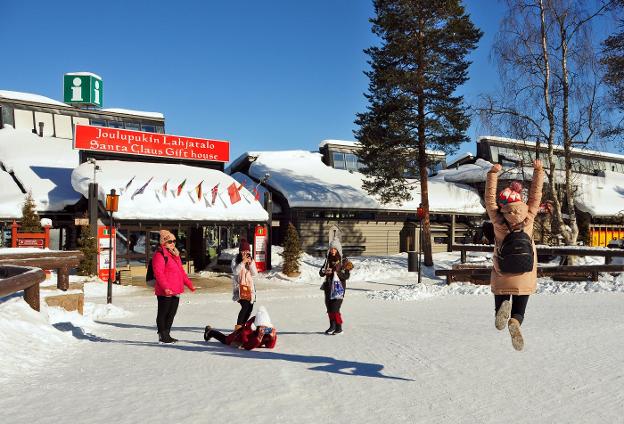 Una visita a Rovaniemi, la capital de Laponia, es el mejor regalo para estas navidades: Paisajes intactos, aire puro, naturaleza salvaje, cielos de colores y ver al mismísimo Noel