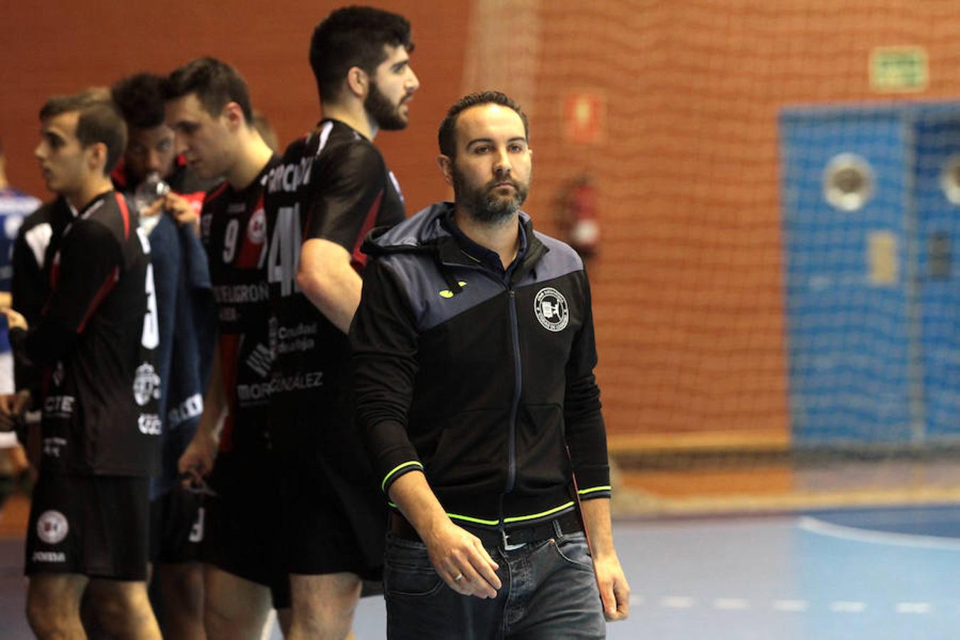 Dura y polémica derrota del Logroño contra el Benidorm por 24-23 en un partido que se cerró con uina polémica decisión arbitral con el tiempo finalizado y un penalti en contra. Un mal viaje de vuelta desde la costa alicantina.