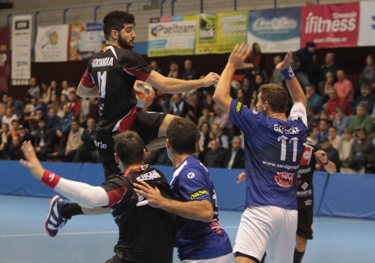 Dura y polémica derrota del Logroño contra el Benidorm por 24-23 en un partido que se cerró con uina polémica decisión arbitral con el tiempo finalizado y un penalti en contra. Un mal viaje de vuelta desde la costa alicantina.