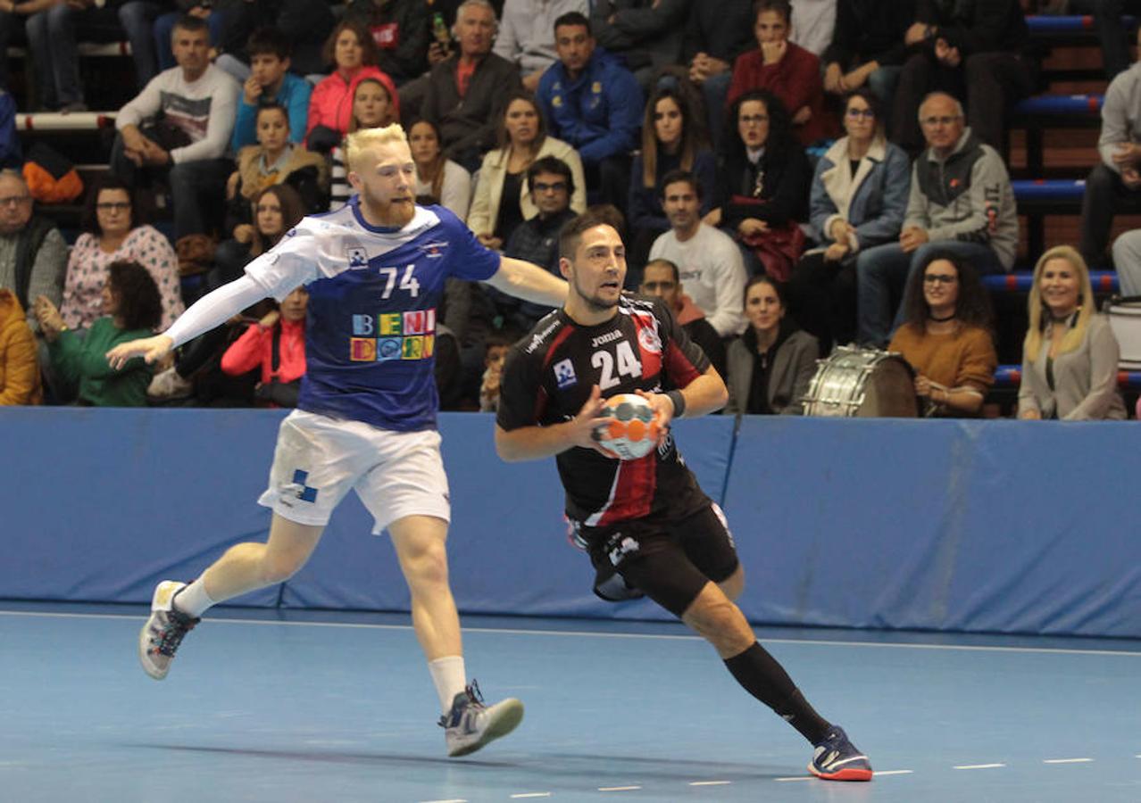 Dura y polémica derrota del Logroño contra el Benidorm por 24-23 en un partido que se cerró con uina polémica decisión arbitral con el tiempo finalizado y un penalti en contra. Un mal viaje de vuelta desde la costa alicantina.