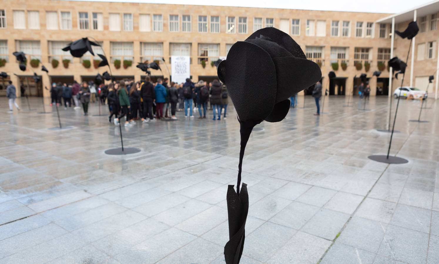 Diversos actos recuerdan a las víctimas de la violencia contra las mujeres y reclaman más educación y sensibilización 