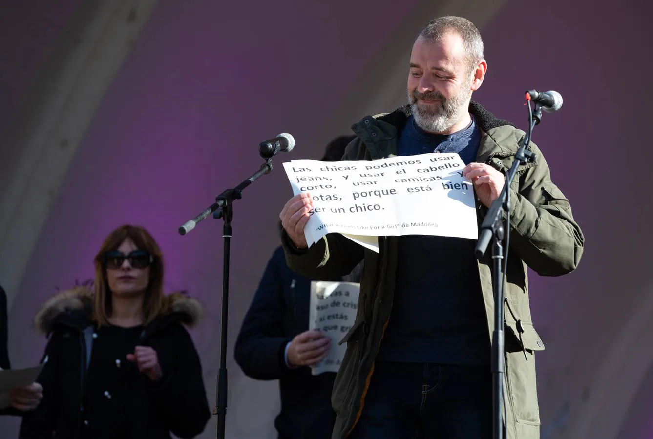 Diversos actos recuerdan a las víctimas de la violencia contra las mujeres y reclaman más educación y sensibilización 