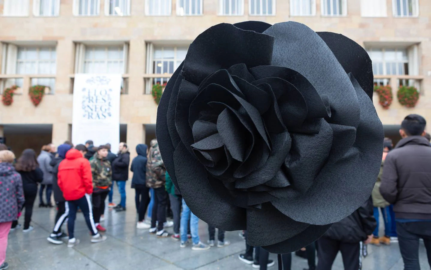 Diversos actos recuerdan a las víctimas de la violencia contra las mujeres y reclaman más educación y sensibilización 