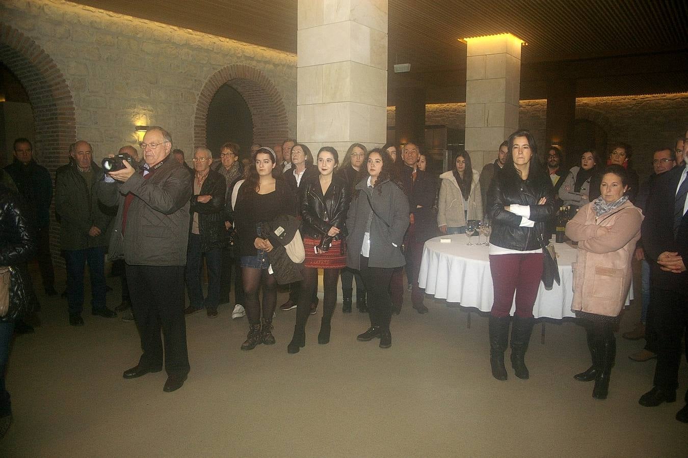 XVI Curso de Enología ´Ciudad de Cenicero´ organizado e impartido por la Universidad de La Rioja, dentro de sus Cursos de Verano. En esta edición las inscripciones han superado el centenar.