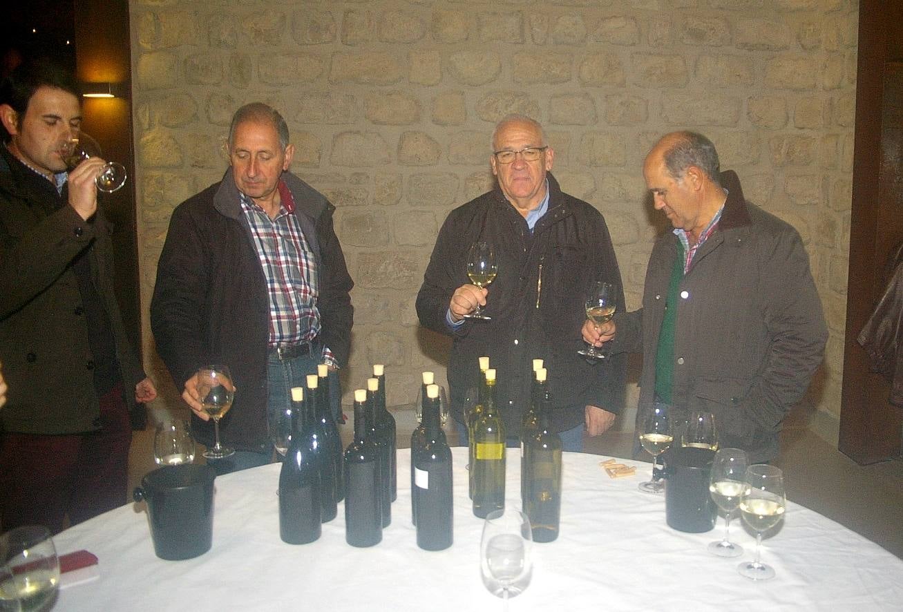 XVI Curso de Enología ´Ciudad de Cenicero´ organizado e impartido por la Universidad de La Rioja, dentro de sus Cursos de Verano. En esta edición las inscripciones han superado el centenar.