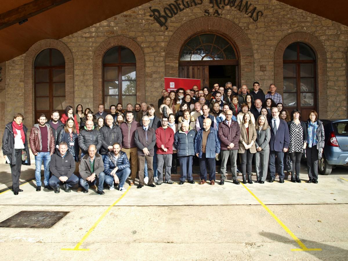 XVI Curso de Enología ´Ciudad de Cenicero´ organizado e impartido por la Universidad de La Rioja, dentro de sus Cursos de Verano. En esta edición las inscripciones han superado el centenar.