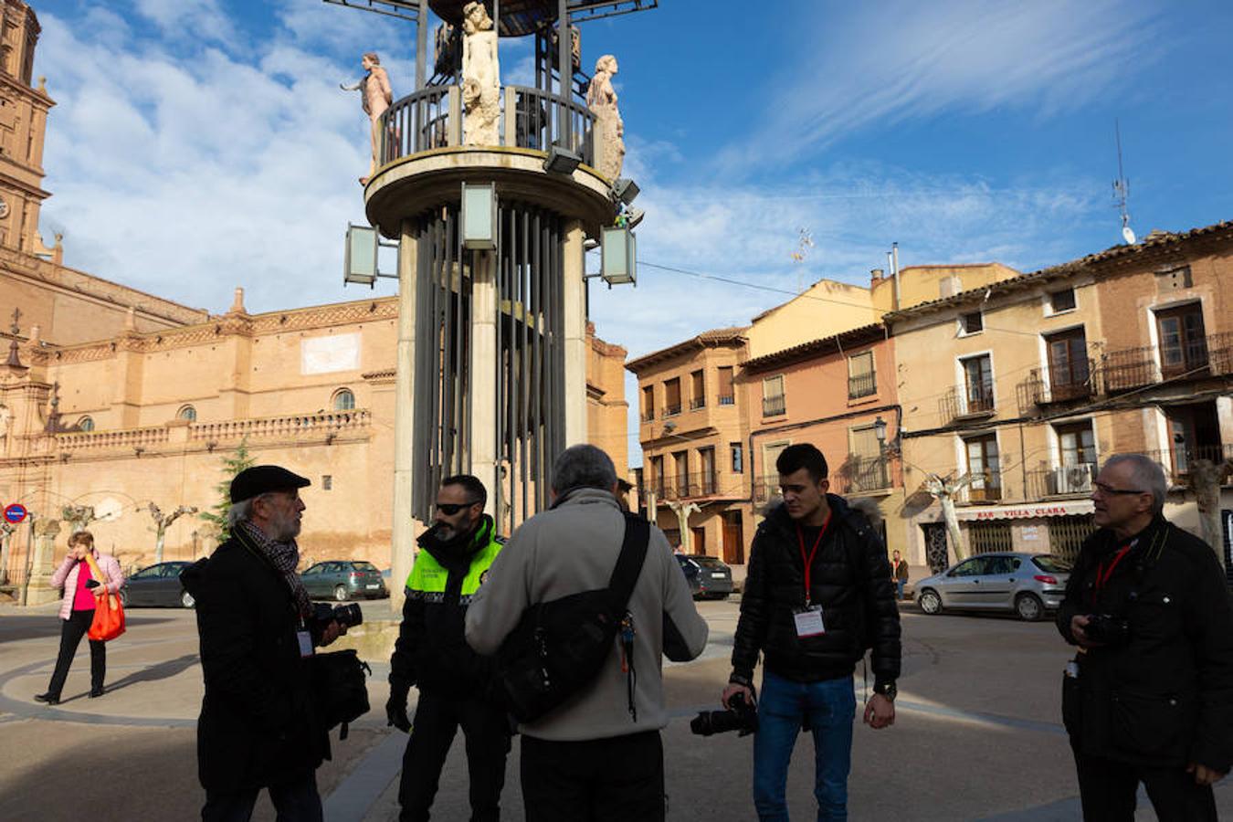 El sol y el buen tiempo se aliaron para hacer «la fotografía perfecta» en el VIII Rally Fotográfico del Rioja, que ayer reunió a 95 participantes y recorrió rincones y bodegas de Aldeanueva, Azagra y Navarrete.