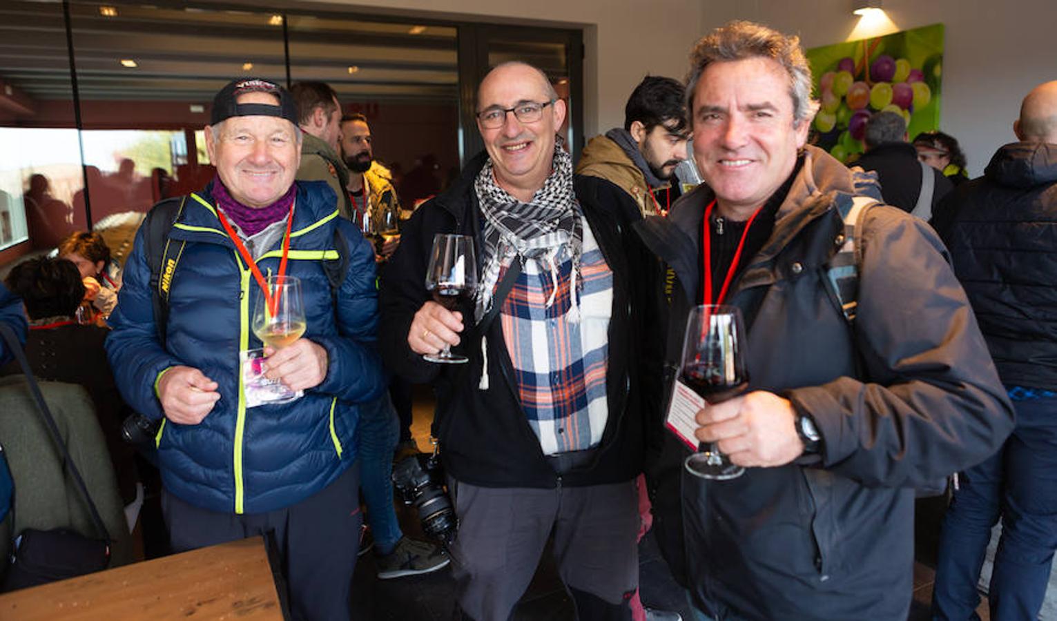 El sol y el buen tiempo se aliaron para hacer «la fotografía perfecta» en el VIII Rally Fotográfico del Rioja, que ayer reunió a 95 participantes y recorrió rincones y bodegas de Aldeanueva, Azagra y Navarrete