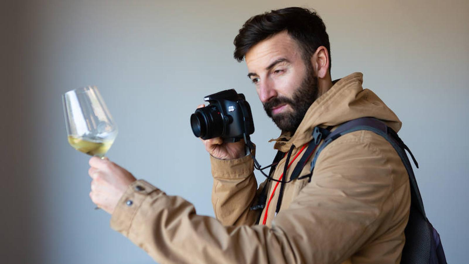 El sol y el buen tiempo se aliaron para hacer «la fotografía perfecta» en el VIII Rally Fotográfico del Rioja, que ayer reunió a 95 participantes y recorrió rincones y bodegas de Aldeanueva, Azagra y Navarrete