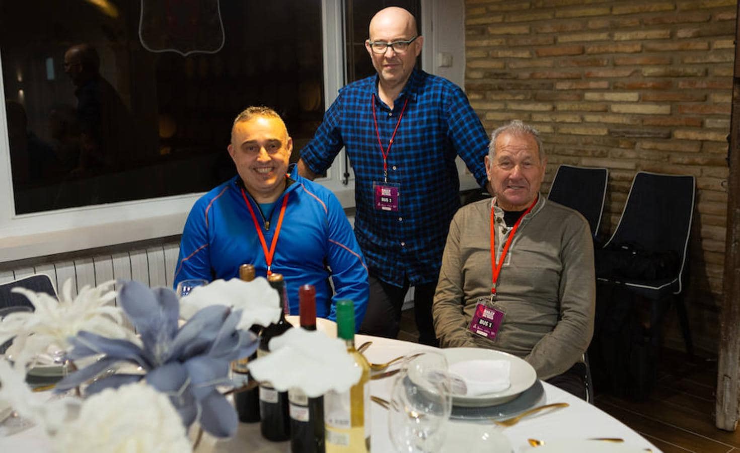 El sol y el buen tiempo se aliaron para hacer «la fotografía perfecta» en el VIII Rally Fotográfico del Rioja, que ayer reunió a 95 participantes y recorrió rincones y bodegas de Aldeanueva, Azagra y Navarrete 