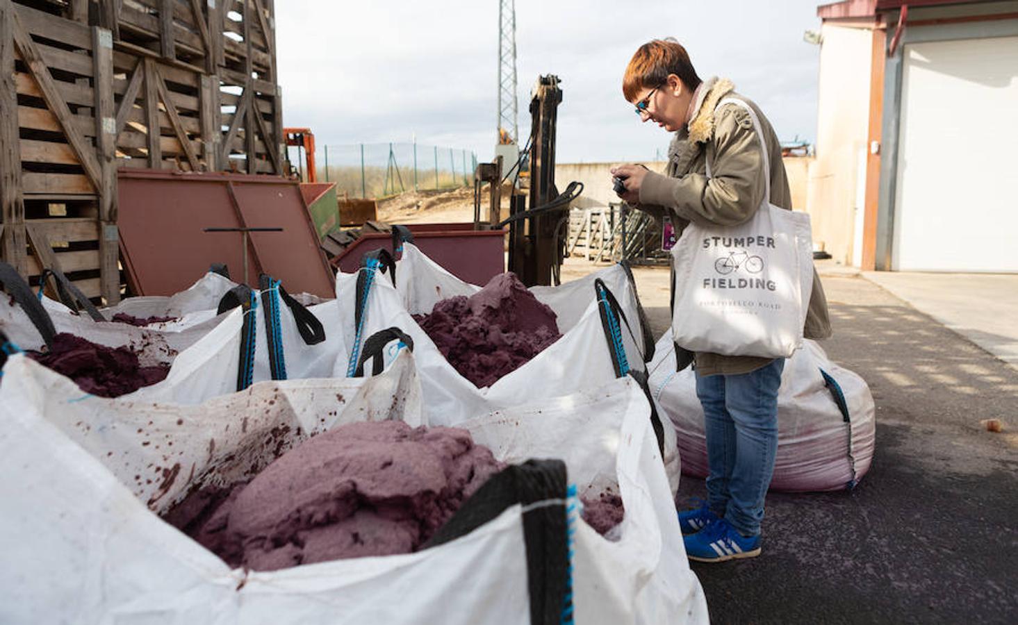 El sol y el buen tiempo se aliaron para hacer «la fotografía perfecta» en el VIII Rally Fotográfico del Rioja, que ayer reunió a 95 participantes y recorrió rincones y bodegas de Aldeanueva, Azagra y Navarrete 