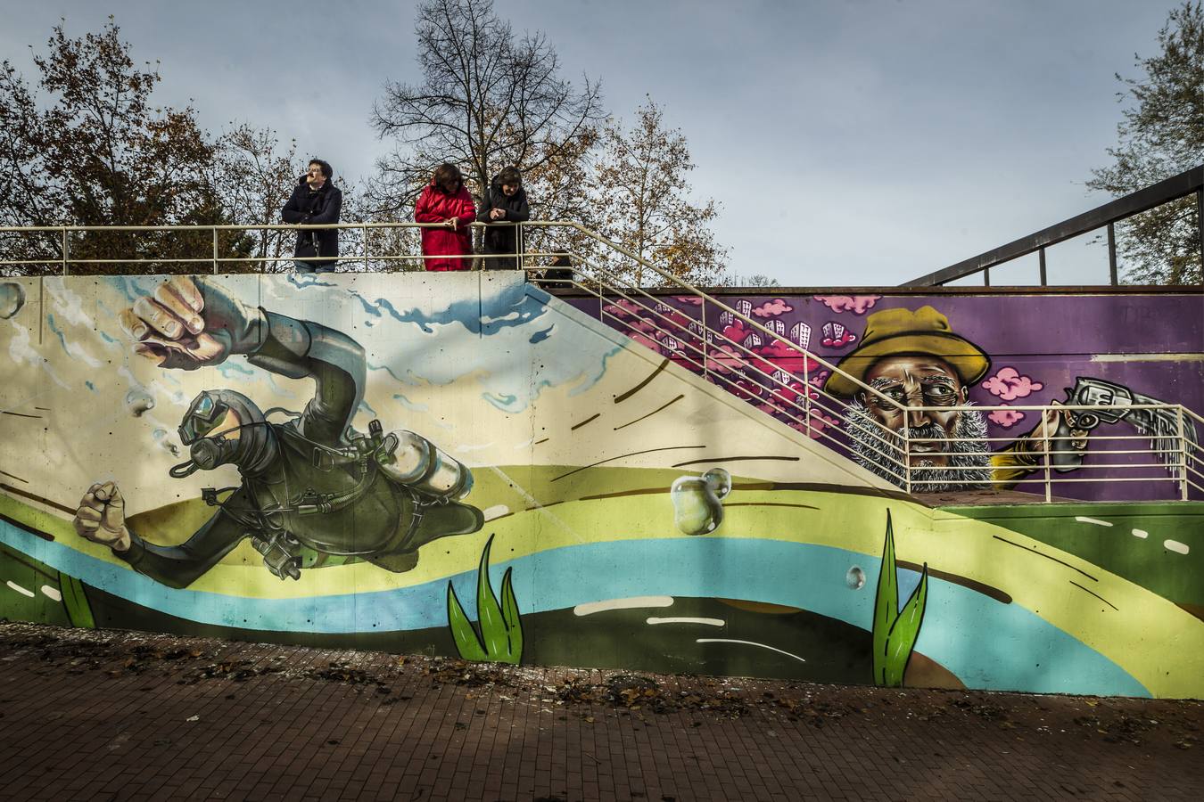 El arte urbano gana terreno en el parque del Ebro con nuevos grafitis y murales de ocho artistas y el aliento de Artefacto