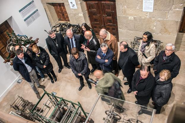 Visita a la sala de los relojes, donde pueden contemplarse diferentes tipos de los mismos. :: 