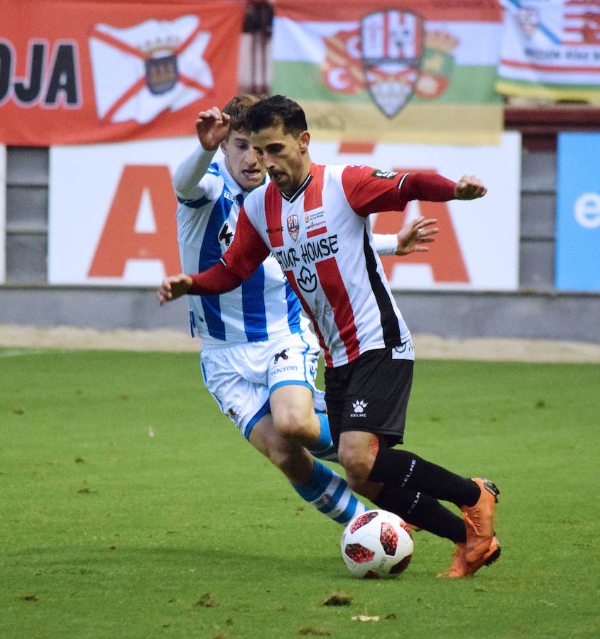 La UDL recuperó un punto en el partido jugado ayer en Las Gaunas contra la Real Sociedad B. El 1-1 llegó gracias a un cabezazo de Ander Vitoria en un córner tras el tempranero tanto guipuzcoano.