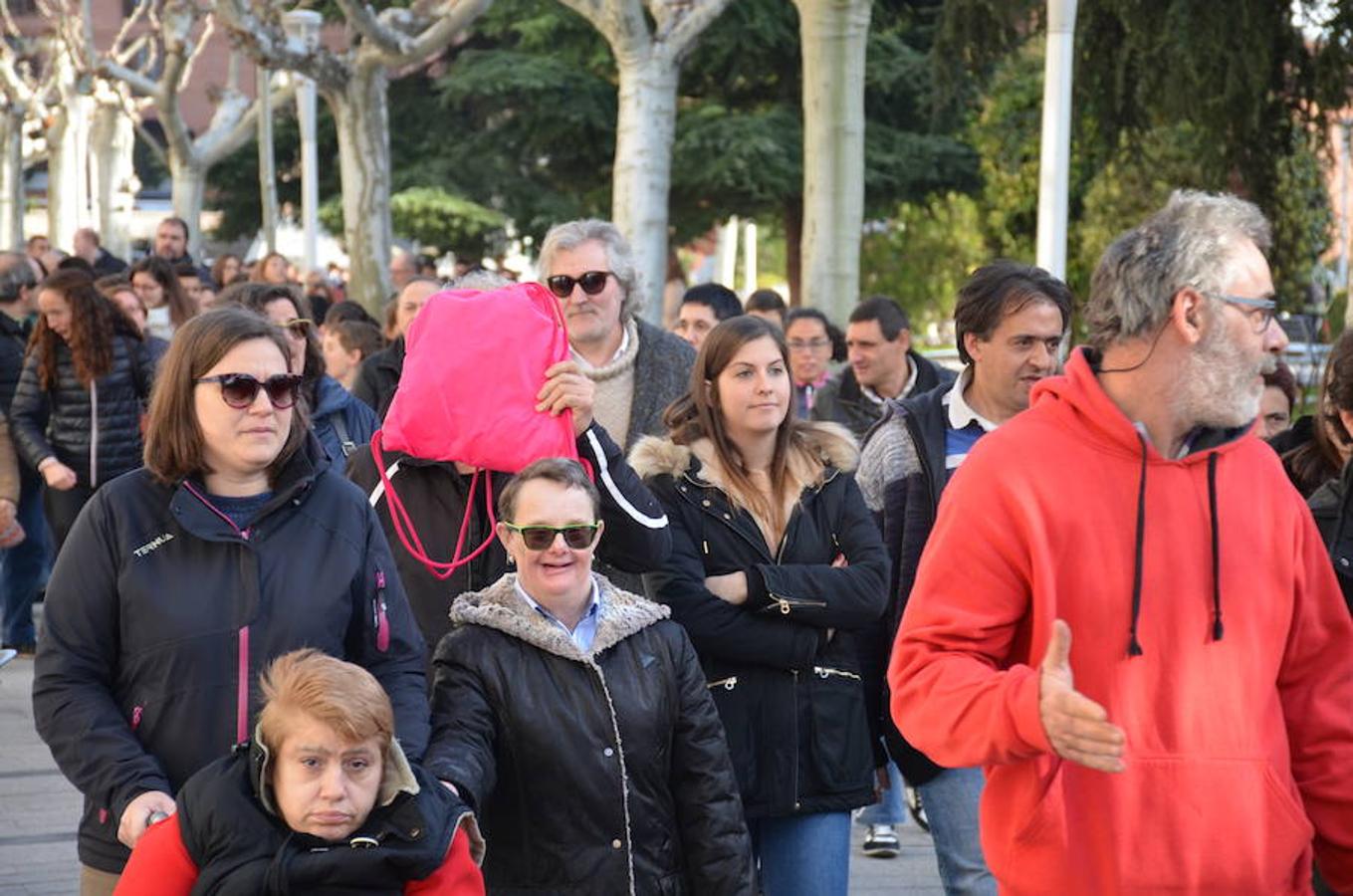 La Asociación IGUAL TI ha celebrado hoy el 'Día Internacional de la Discapacidad' con varias acciones. Desde su Centro de Atención Diurna Áncora en Calahorra ha convocado su tradicional 'Marcha Ancora' por las calles de la ciudad. Los objetivose se han centrado en la idea clave de hablar de derechos, empatía y apoyo.