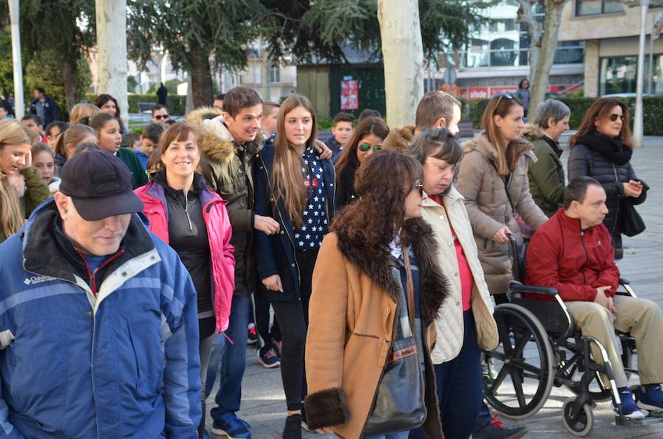 La Asociación IGUAL TI ha celebrado hoy el 'Día Internacional de la Discapacidad' con varias acciones. Desde su Centro de Atención Diurna Áncora en Calahorra ha convocado su tradicional 'Marcha Ancora' por las calles de la ciudad. Los objetivose se han centrado en la idea clave de hablar de derechos, empatía y apoyo.