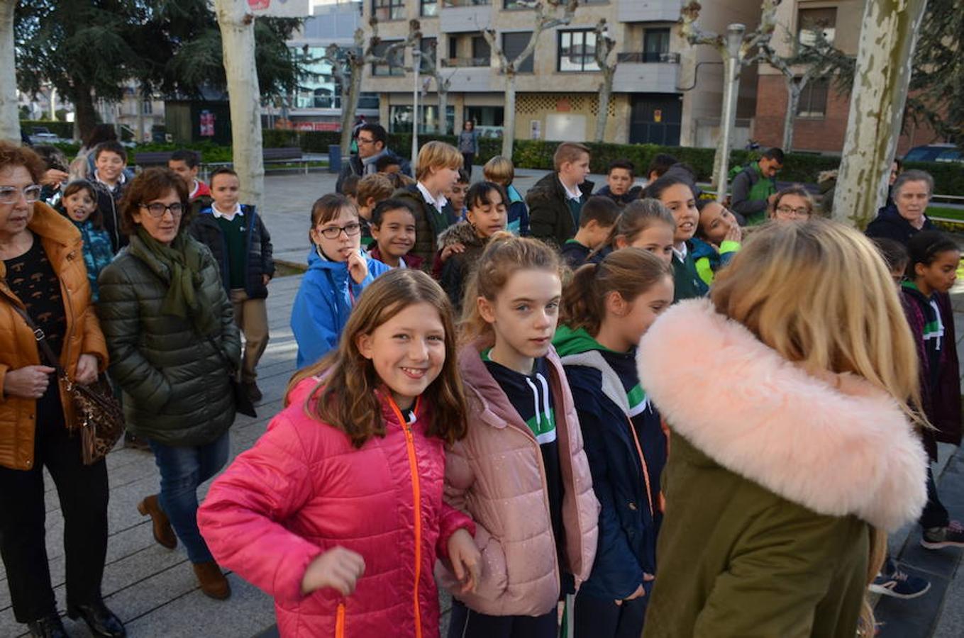 La Asociación IGUAL TI ha celebrado hoy el 'Día Internacional de la Discapacidad' con varias acciones. Desde su Centro de Atención Diurna Áncora en Calahorra ha convocado su tradicional 'Marcha Ancora' por las calles de la ciudad. Los objetivose se han centrado en la idea clave de hablar de derechos, empatía y apoyo.
