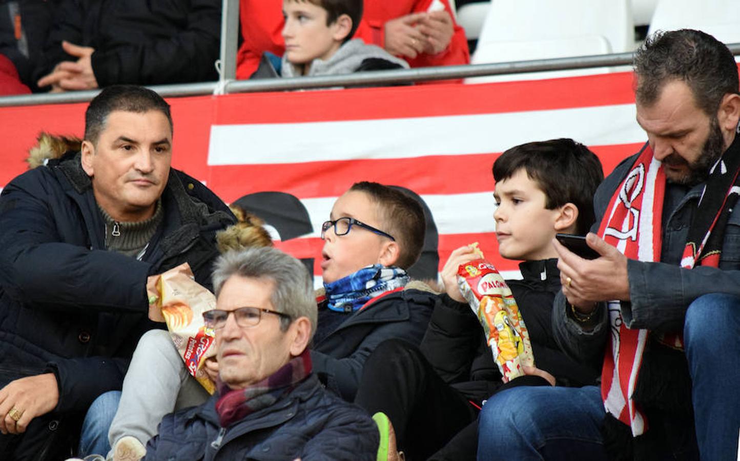 La UDL recuperó un punto en el partido jugado ayer en Las Gaunas contra la Real Sociedad B. El 1-1 llegó gracias a un cabezazo de Ander Vitoria en un córner tras el tempranero tanto guipuzcoano.