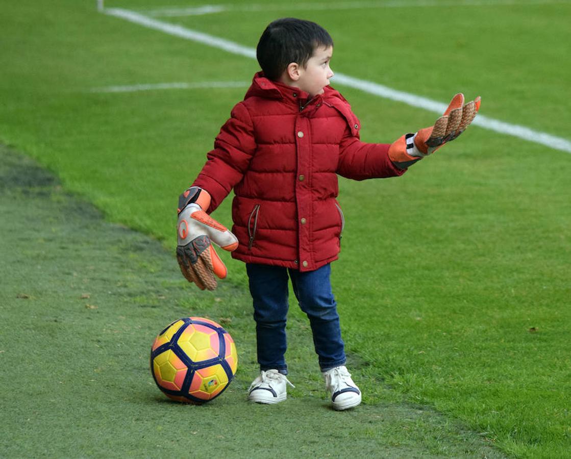 La UDL recuperó un punto en el partido jugado ayer en Las Gaunas contra la Real Sociedad B. El 1-1 llegó gracias a un cabezazo de Ander Vitoria en un córner tras el tempranero tanto guipuzcoano.