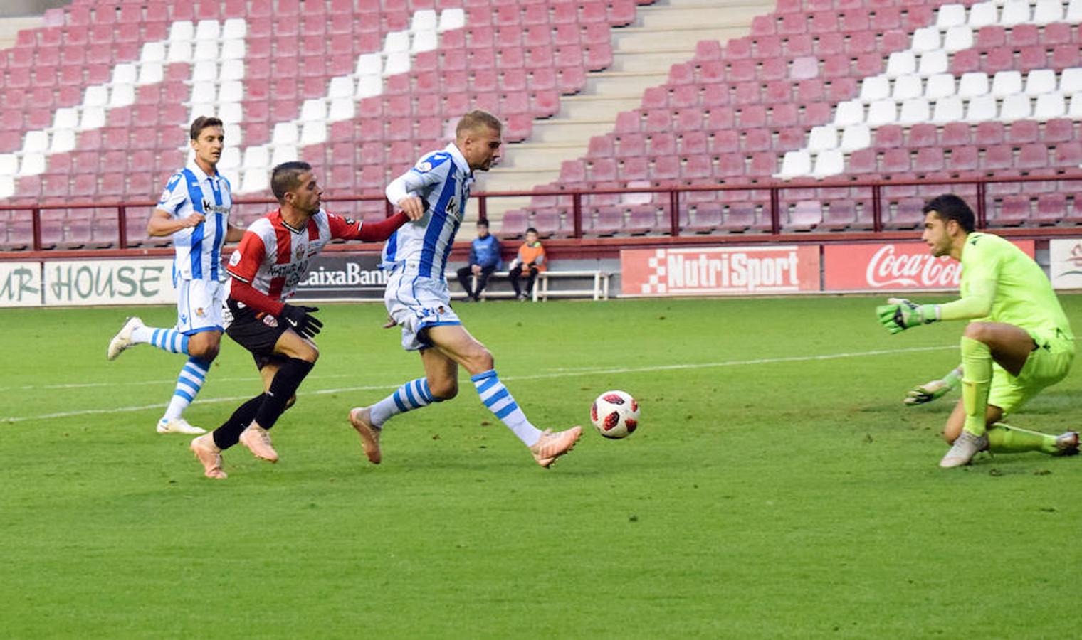 La UDL recuperó un punto en el partido jugado ayer en Las Gaunas contra la Real Sociedad B. El 1-1 llegó gracias a un cabezazo de Ander Vitoria en un córner tras el tempranero tanto guipuzcoano.