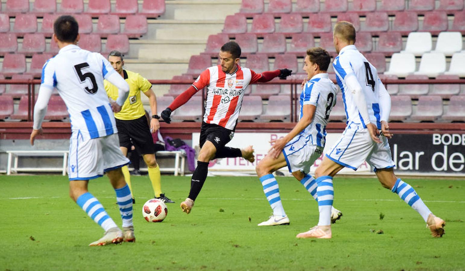 La UDL recuperó un punto en el partido jugado ayer en Las Gaunas contra la Real Sociedad B. El 1-1 llegó gracias a un cabezazo de Ander Vitoria en un córner tras el tempranero tanto guipuzcoano.