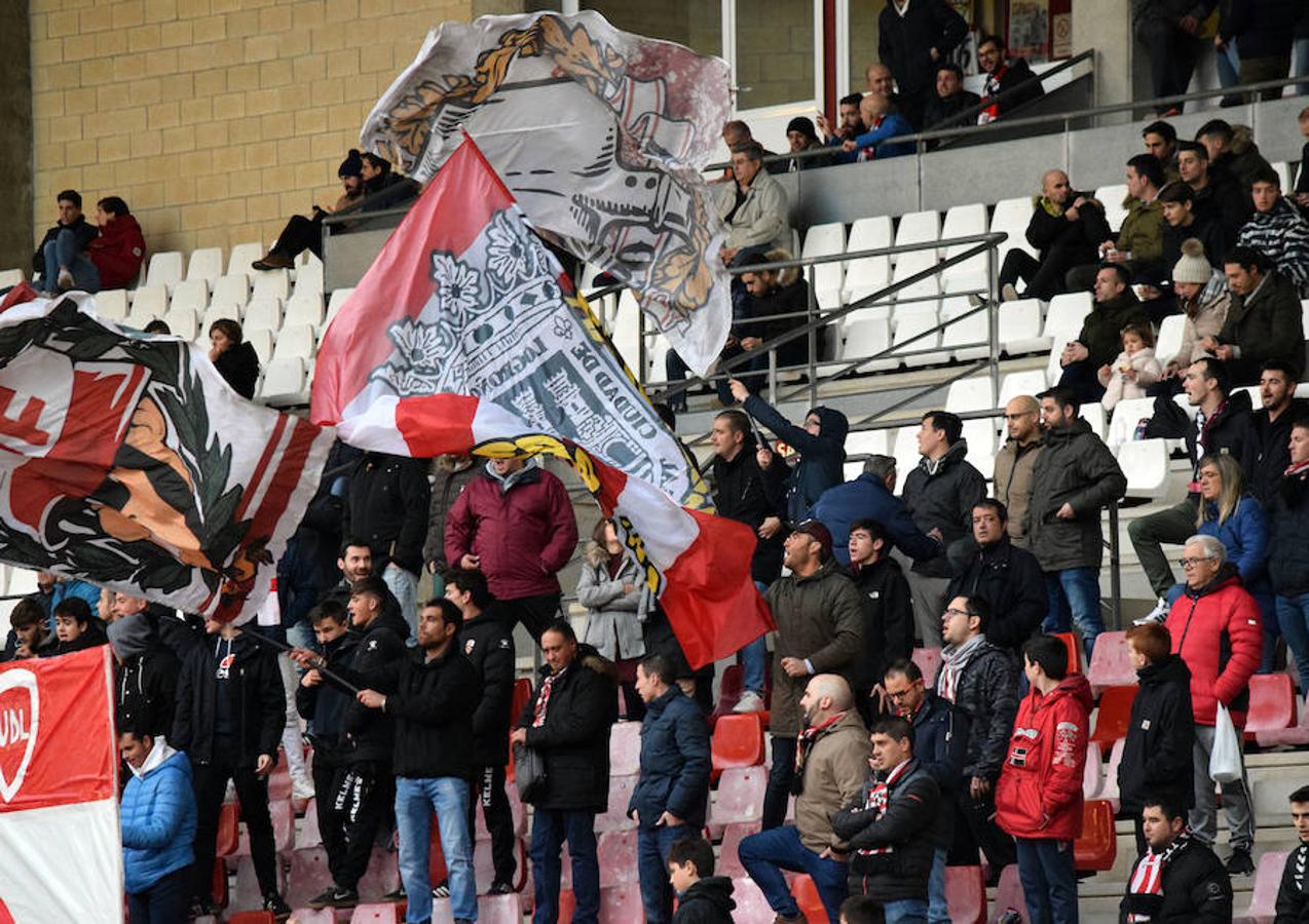 La UDL recuperó un punto en el partido jugado ayer en Las Gaunas contra la Real Sociedad B. El 1-1 llegó gracias a un cabezazo de Ander Vitoria en un córner tras el tempranero tanto guipuzcoano.