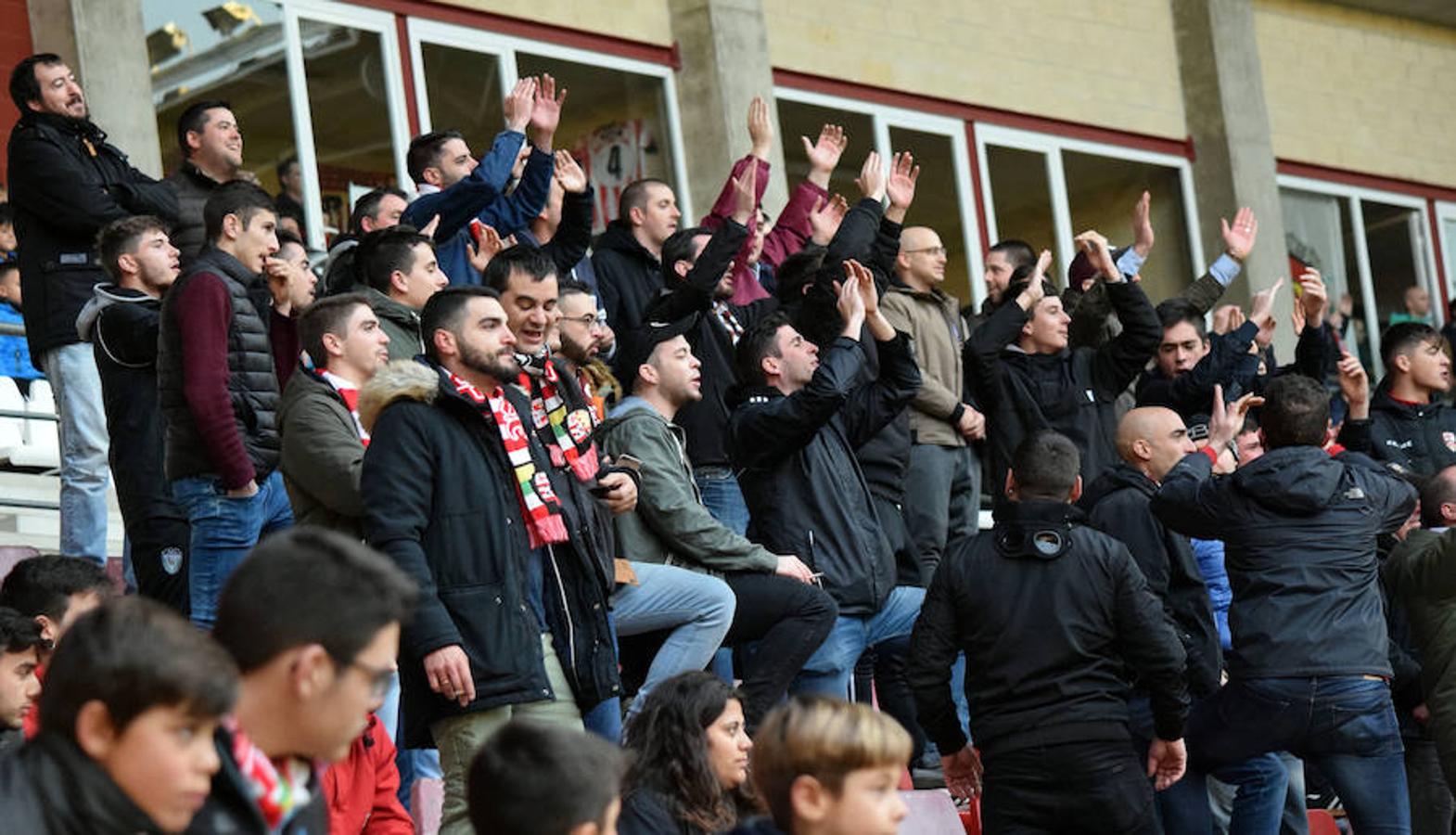 La UDL recuperó un punto en el partido jugado ayer en Las Gaunas contra la Real Sociedad B. El 1-1 llegó gracias a un cabezazo de Ander Vitoria en un córner tras el tempranero tanto guipuzcoano.