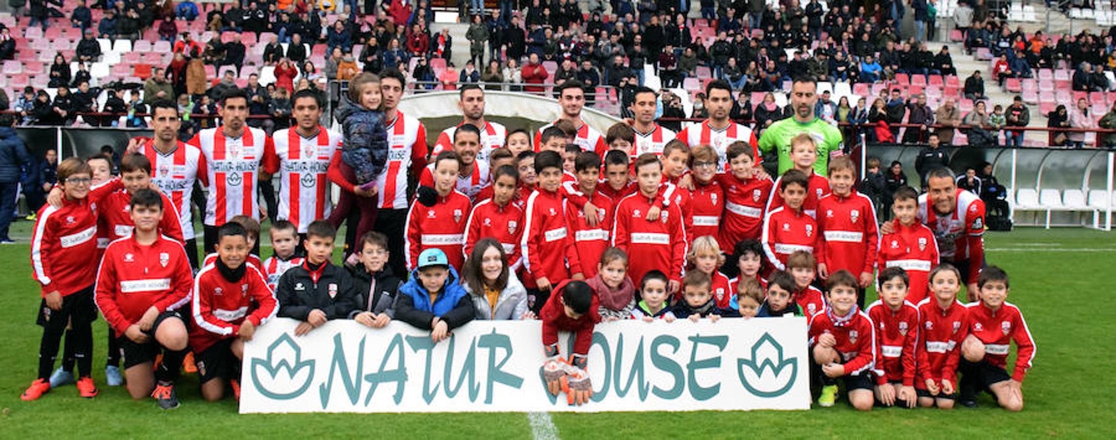 La UDL recuperó un punto en el partido jugado ayer en Las Gaunas contra la Real Sociedad B. El 1-1 llegó gracias a un cabezazo de Ander Vitoria en un córner tras el tempranero tanto guipuzcoano.