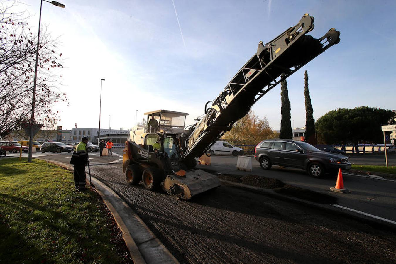 Desde hora temprana han dado comienzo en Logroño las obras de reparación del asfalto de Avenida de Madrid toda vez que las quejas vecinales han forzado a la reparación de un tramo que no es único por su grado de deterioro en la ciudad.