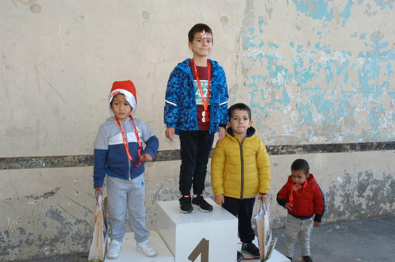 VI carrera 'Entre Dinosaurios Villa de Igea celebrada el domingo pasado por una ruta de más de 10 kilómetros campo a través en la que participaron 119 atletas. También hubo pruebas para niños en el casco urbano en las que compitieron 55 chavales.