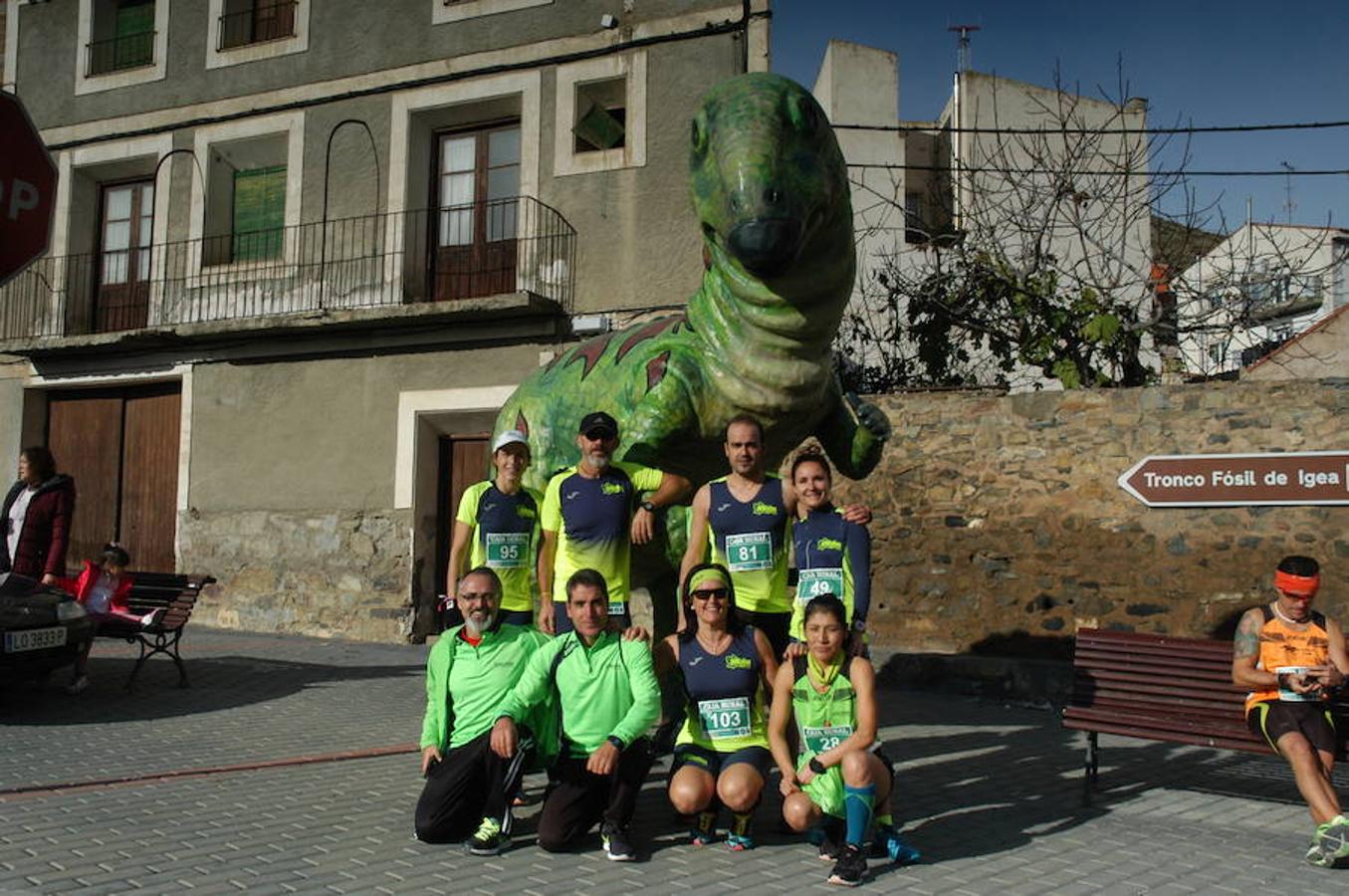 VI carrera 'Entre Dinosaurios Villa de Igea celebrada el domingo pasado por una ruta de más de 10 kilómetros campo a través en la que participaron 119 atletas. También hubo pruebas para niños en el casco urbano en las que compitieron 55 chavales.