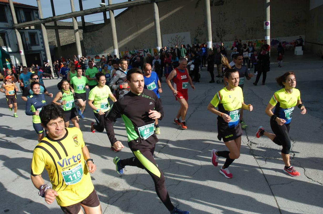 VI carrera 'Entre Dinosaurios Villa de Igea celebrada el domingo pasado por una ruta de más de 10 kilómetros campo a través en la que participaron 119 atletas. También hubo pruebas para niños en el casco urbano en las que compitieron 55 chavales.