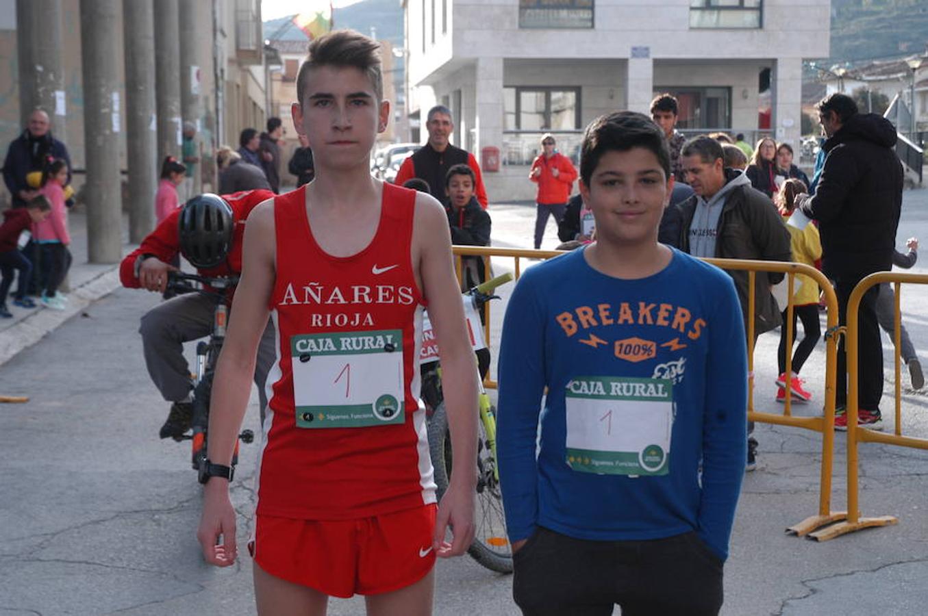 VI carrera 'Entre Dinosaurios Villa de Igea celebrada el domingo pasado por una ruta de más de 10 kilómetros campo a través en la que participaron 119 atletas. También hubo pruebas para niños en el casco urbano en las que compitieron 55 chavales.