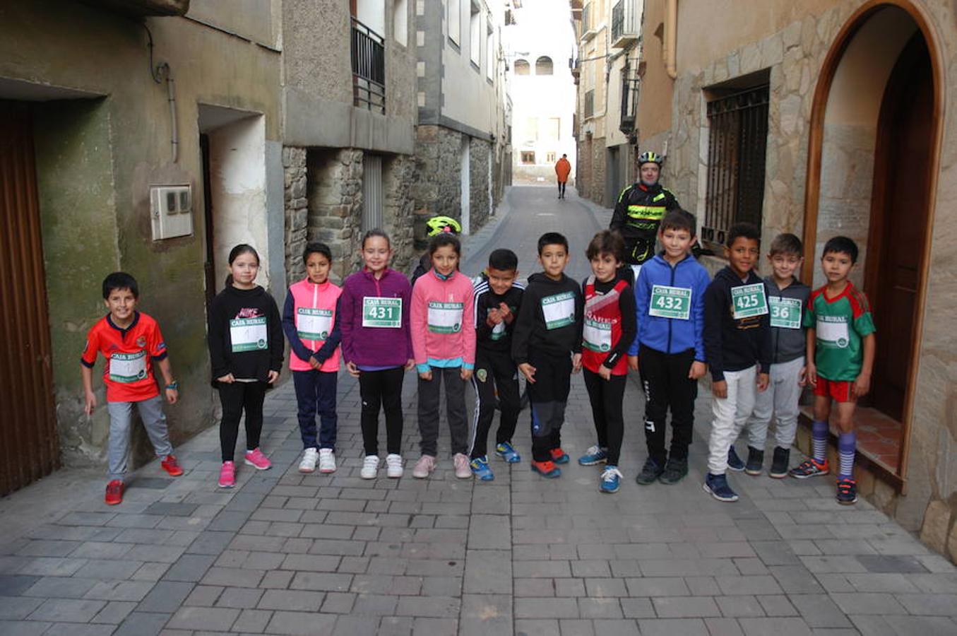 VI carrera 'Entre Dinosaurios Villa de Igea celebrada el domingo pasado por una ruta de más de 10 kilómetros campo a través en la que participaron 119 atletas. También hubo pruebas para niños en el casco urbano en las que compitieron 55 chavales.