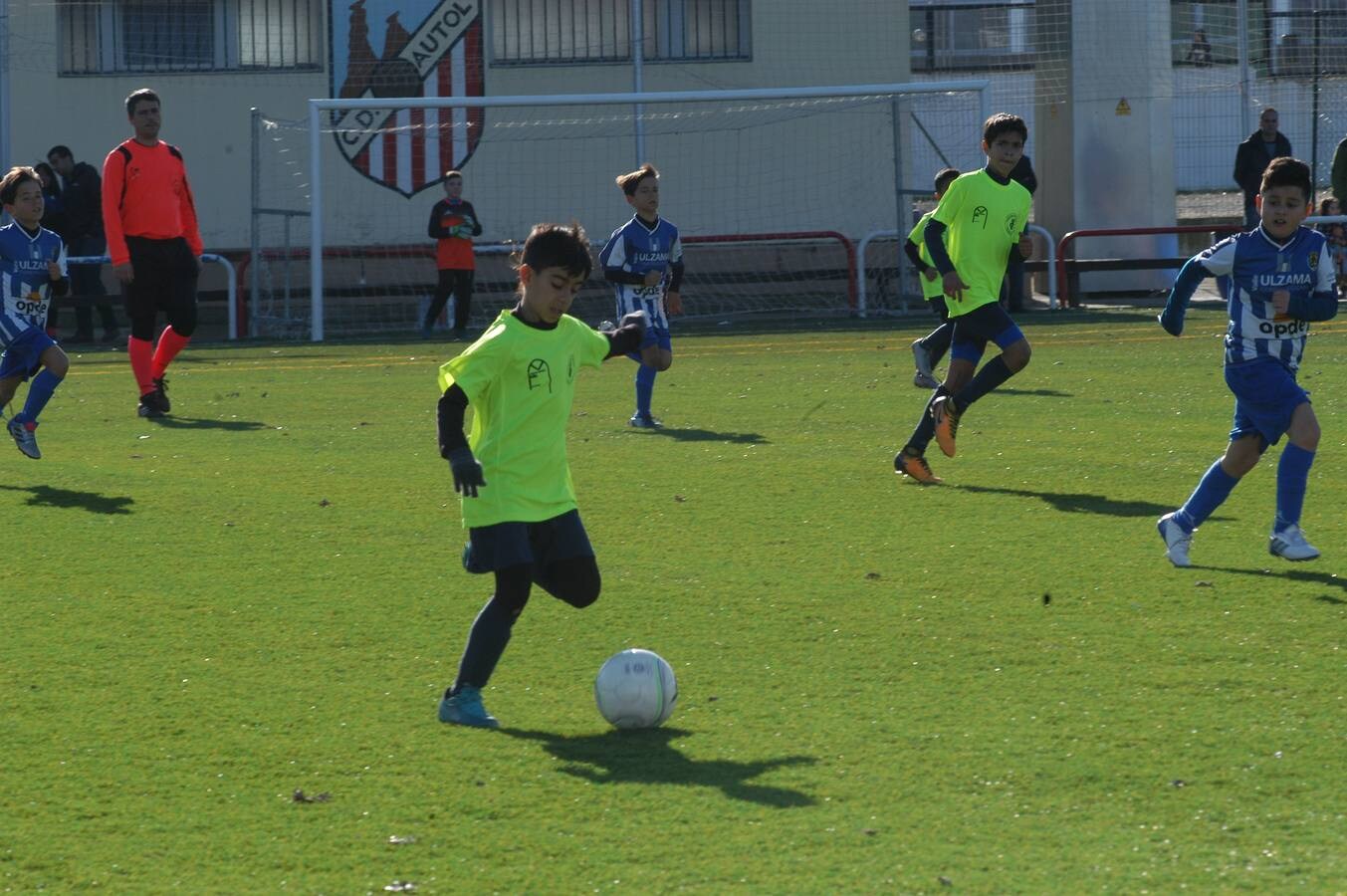 XXI torneo de fútbol base Villa de Autol que ha comenzado este jueves y durará hasta el domingo. Participan 99 equipos, 1.300 chavales de 30 clubes de La Rioja y Navarra.