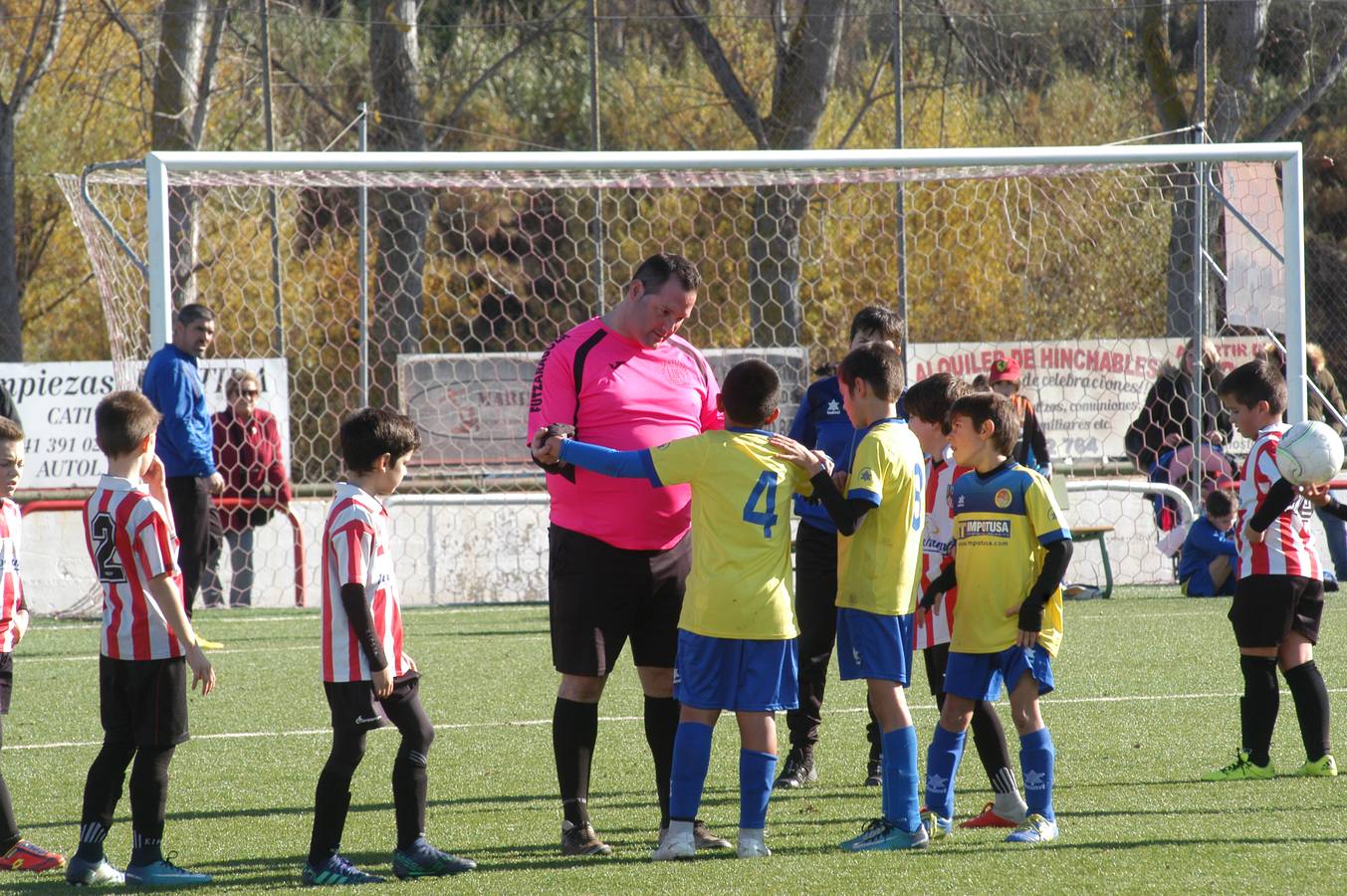 XXI torneo de fútbol base Villa de Autol que ha comenzado este jueves y durará hasta el domingo. Participan 99 equipos, 1.300 chavales de 30 clubes de La Rioja y Navarra.